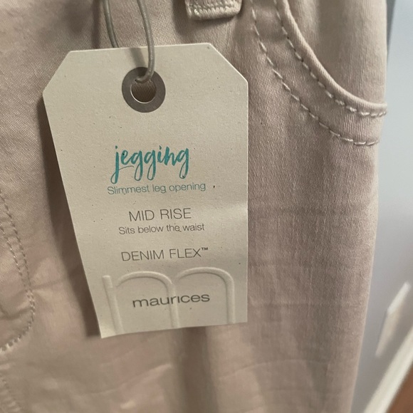 New Listing! Maurices Jeggings Size XL Short - Picture 2 of 3